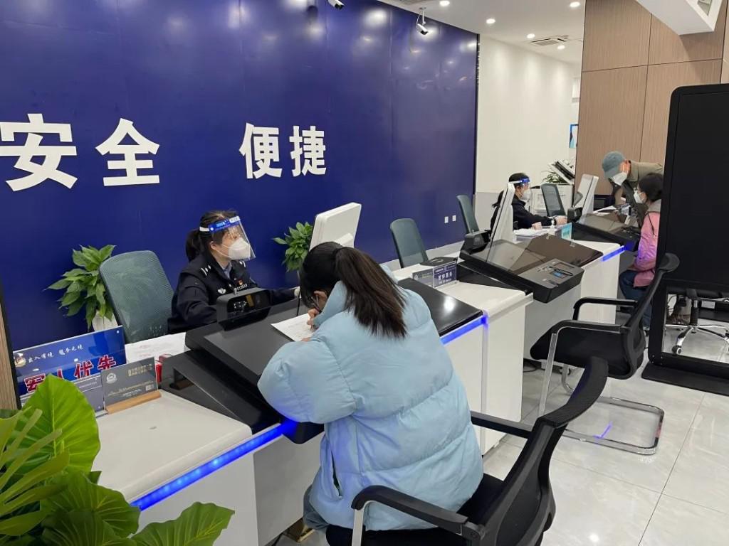 滿足群眾需要！蘭州公安出入境全力優(yōu)化服務(wù)舉措 安全服務(wù)雙提升